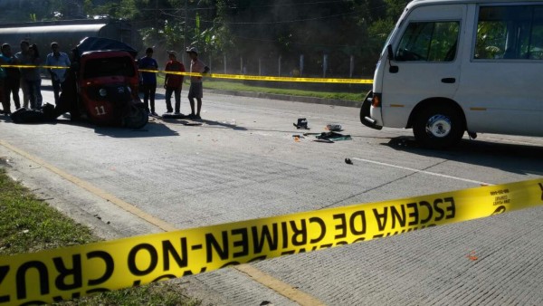 Un muerto y dos heridos en choque de mototaxi en Choloma