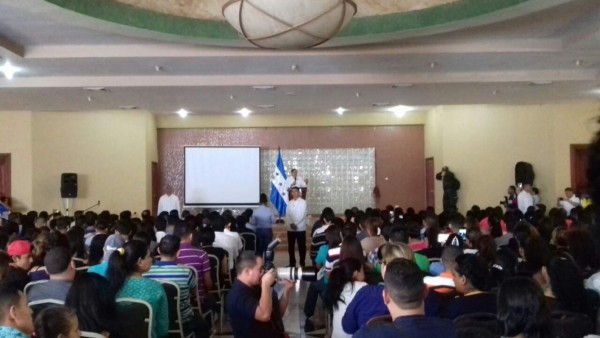 Gobierno lanza el programa Becas 20/20 en La Ceiba, Atlántida