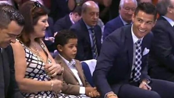 Video: La broma de Cristiano Ronaldo a su hijo