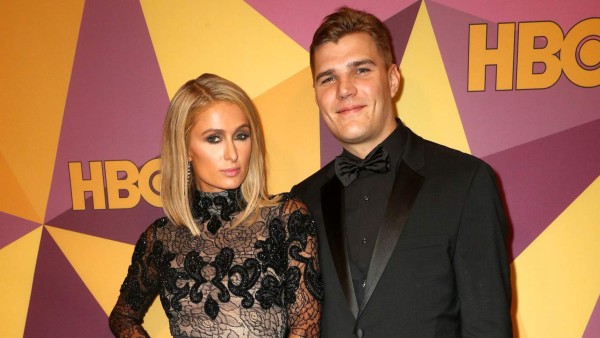 Paris Hilton pospone su boda con Chris Zylka