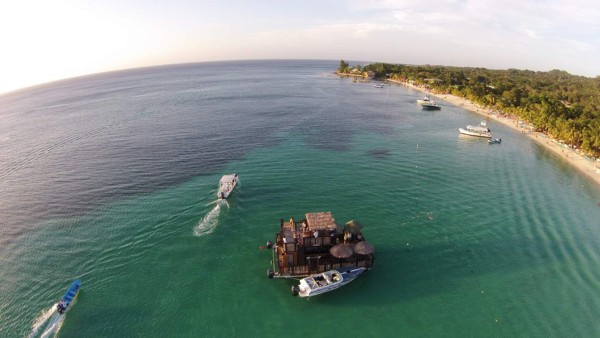 Honduras: Ferris, vuelos y cruceros llenan la Isla de Roatán