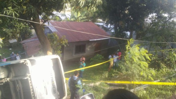 Un muerto y 14 heridos deja accidente de bus en Choloma