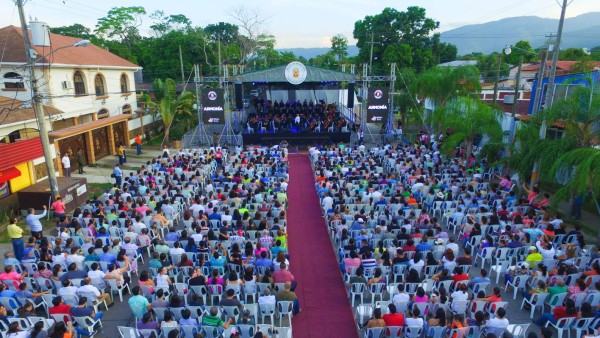 Sinfónica y clásica noche hizo vibrar a los sampedranos