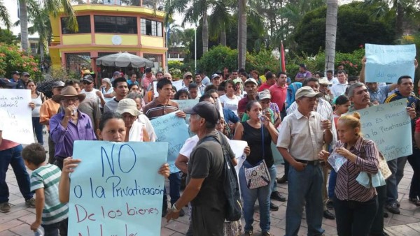 Juntas de agua de El Progreso salen a las calles a defender fuentes