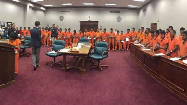 Filtran fotos de masivo juicio de indocumentados en Texas