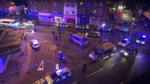 Un muerto y 10 heridos en un atentado contra una mezquita de Londres