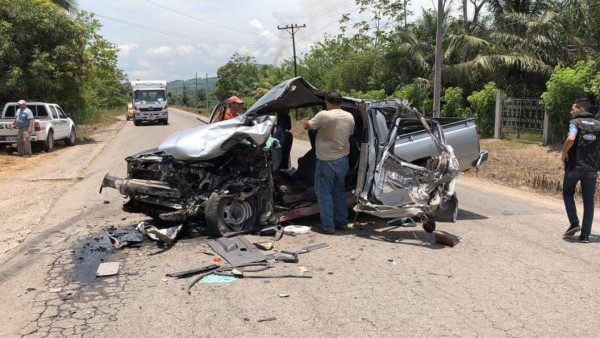 Un muerto deja choque entre un pick up y una rastra en Colón