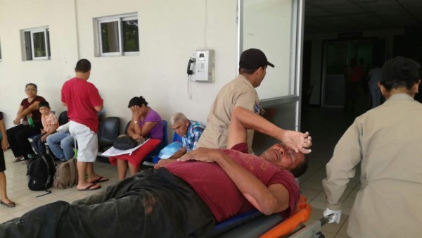 Rescatan con vida a un pescador de cuatro que naufragaron