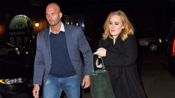 El sexi guardaespladas de Adele está robando miradas