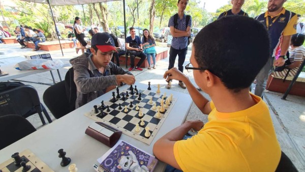 Folclor, baile, teatro, fiesta y cuadros vivos en la Unah-vs