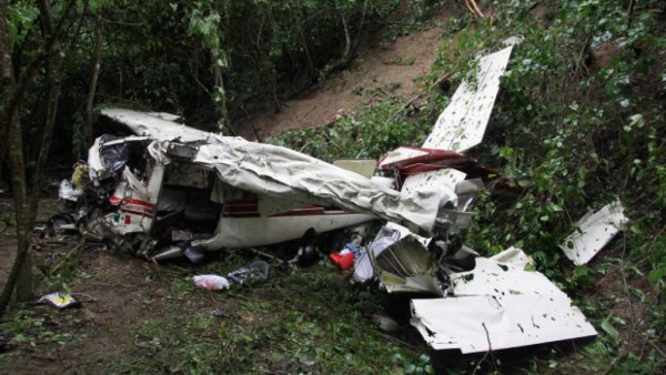 Presuntos narcotraficantes derriban avioneta en México