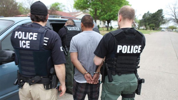 EEUU arrestó a inmigrantes que se ofrecieron a acoger menores