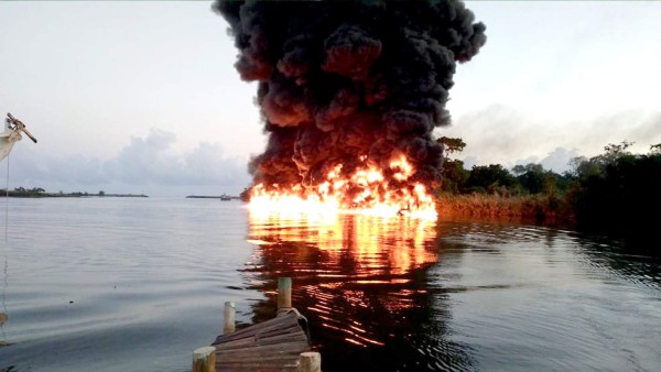 L50 millones en pérdidas por quema de cinco embarcaciones
