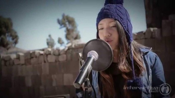 Peruana enamora cantando a Michael Jackson en quechua