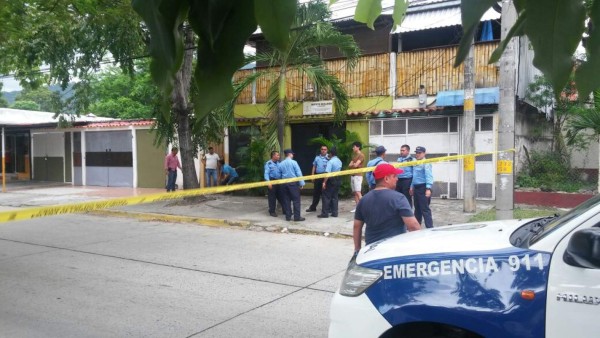 A balazos matan a un hombre tras bajarse de su carro en San Pedro Sula