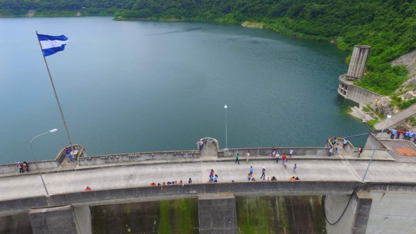 El Cajón, una represa y un destino turístico que maravilla a los hondureños