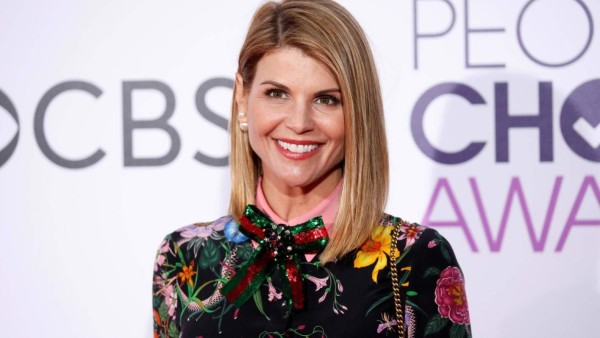 Lori Loughlin se entrega para cumplir su sentencia