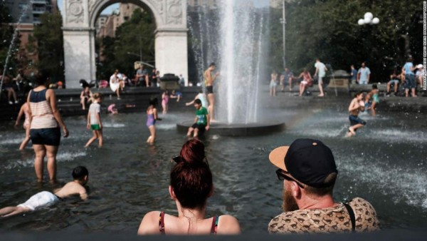 Nueva York se 'derrite' ante el sofocante calor que ya deja seis muertos