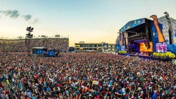 Festival de rock masivo se mantiene en pie en México, en medio de suspensiones  