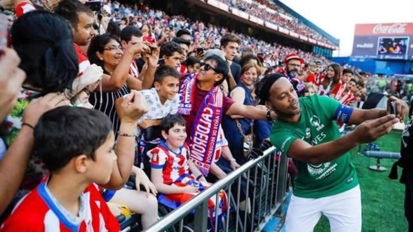 Ronaldinho compartirá con niños salvadoreños su experiencia futbolística  