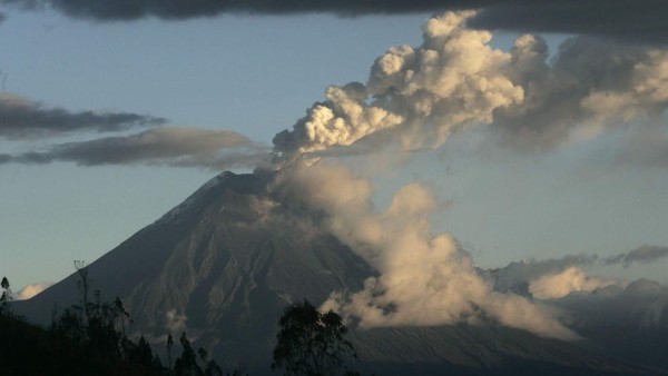 Aumenta actividad de volcán Tungurahua en Ecuador