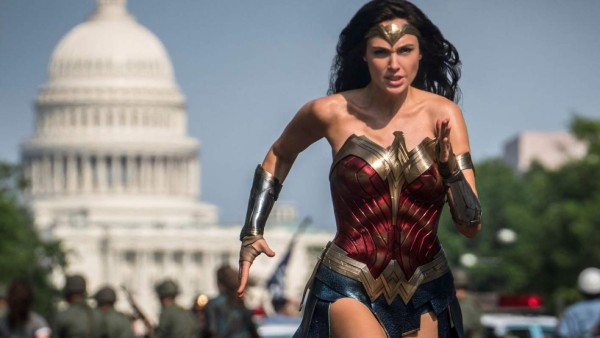 Crónica: 'Wonder Woman 1984', el único gran espectáculo para las salas de cine