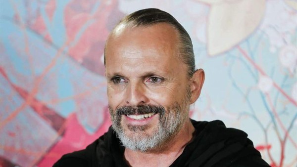 Miguel Bosé niega ser padre de dos de los hijos que crió con su expareja