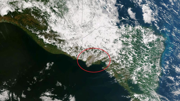 Foto de la Nasa de la erupción del volcán Chaparrastique