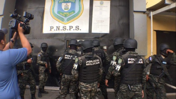Militarizan cinco centros penales de Honduras