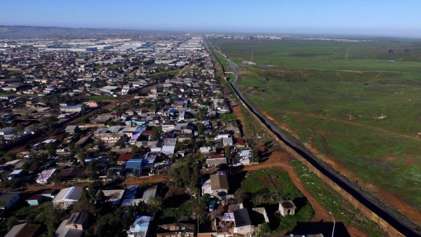 Trump revela cómo obligará a México a pagar el muro