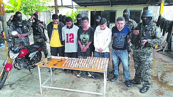 Capturan a cinco supuestos pandilleros en la Reparto Lempira de San Pedro Sula