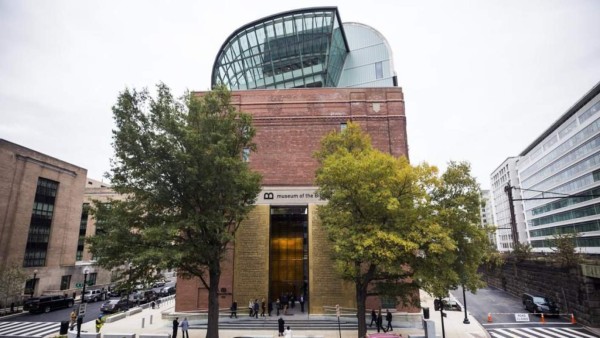 El Museo de la Biblia en Washington quiere 'inspirar, no evangelizar'