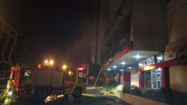 Tegucigalpa: Incendio consume parte de una agencia bancaria