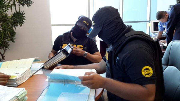 Agentes de la Atic intervienen Casamata en Tegucigalpa
