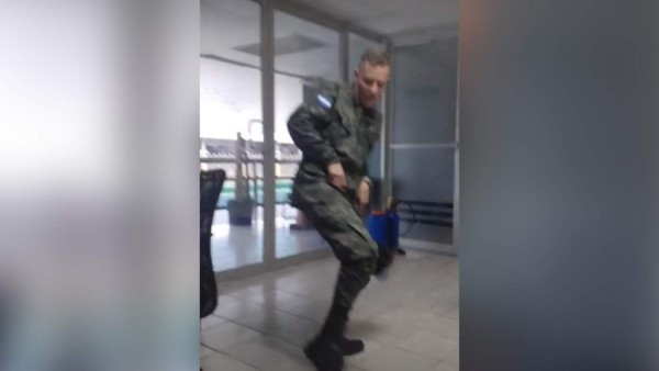 Video de militar hondureño en TikTok se viraliza y FFAA les prohíbe hacer videos en la red social