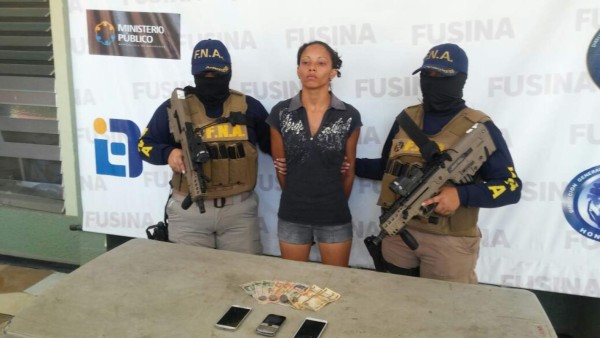 Capturan a mujer por supuesta extorsión en La Lima