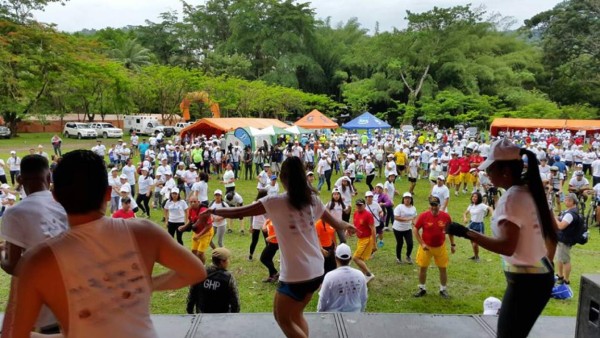 Ejercicio y aventura en el jardín botánico Lancetilla