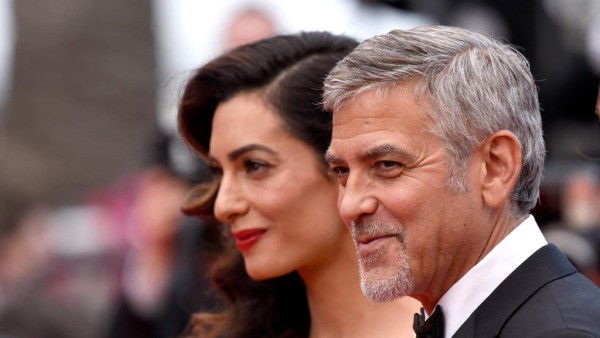 George Clooney sorprende a una fan en su cumpleaños 87