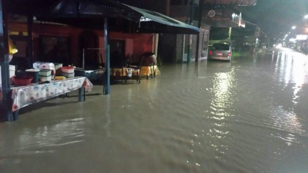 Siguatepeque amanece inundada tras fuertes lluvias