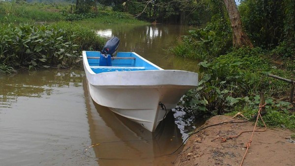 La lancha utilizada para rescatar a los tres náufragos.