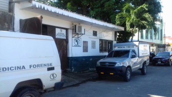 Se informó que el cuerpo de la víctima fue trasladado a las instalaciones de Medicina Forense de La Ceiba.