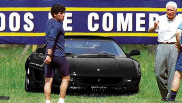 Anécdota: El día que Maradona obtuvo el primer Ferrari negro en la historia