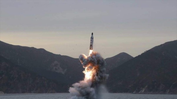 Corea del Norte lanza lo que aparenta ser un misil
