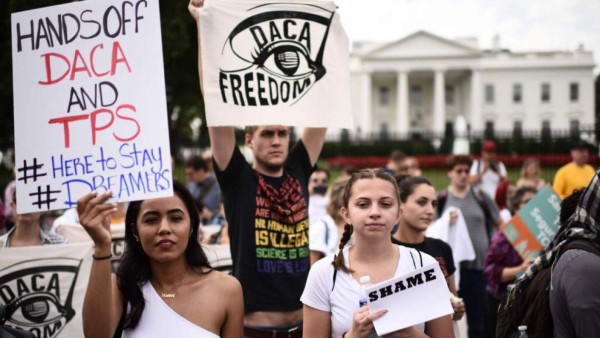 Niños piden una ley para 'dreamers' antes de fin de año