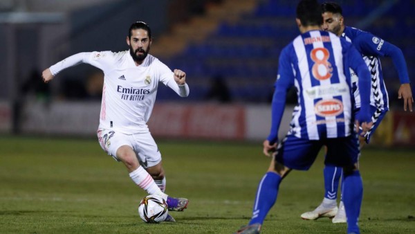 El volante Isco es titular en el Real Madrid en el duelo ante Alcoyano.