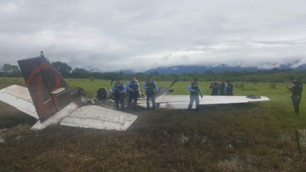Encuentran avioneta incinerada que transportaba 13 fardos de cocaína