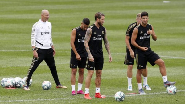 Zidane deja por fuera a dos cracks: La convocatoria del Real Madrid para la batalla ante Manchester City