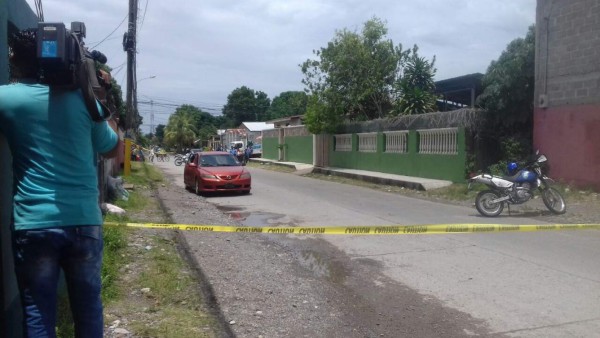 Acribillan a balazos a un joven dentro de un carro en La Ceiba