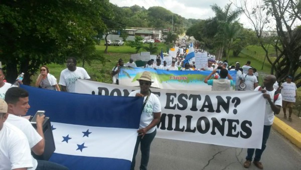 Empresarios de Roatán protestan contra el alcalde