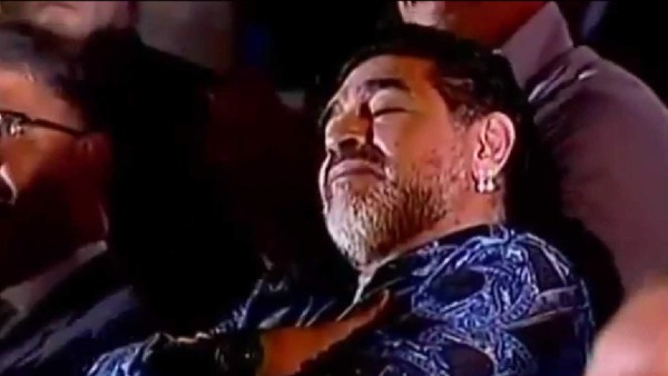 Maradona se duerme con discurso de Maduro